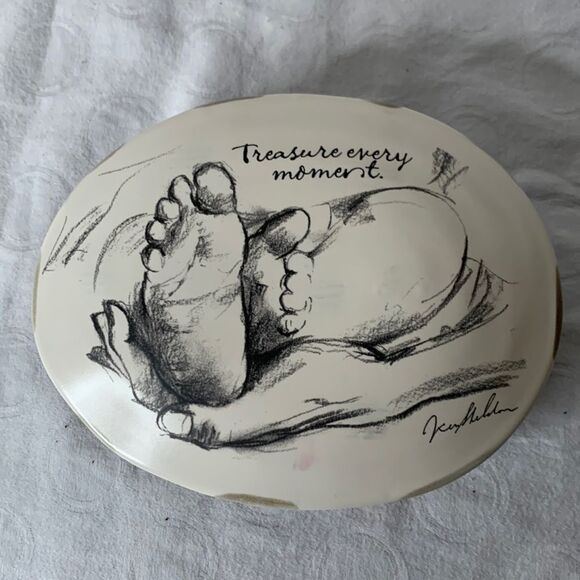 Hallmark Ceramic Trinket Bowl w/ Lid Sweet Baby Feet in Mommy’s Hands - Picture 1 of 4